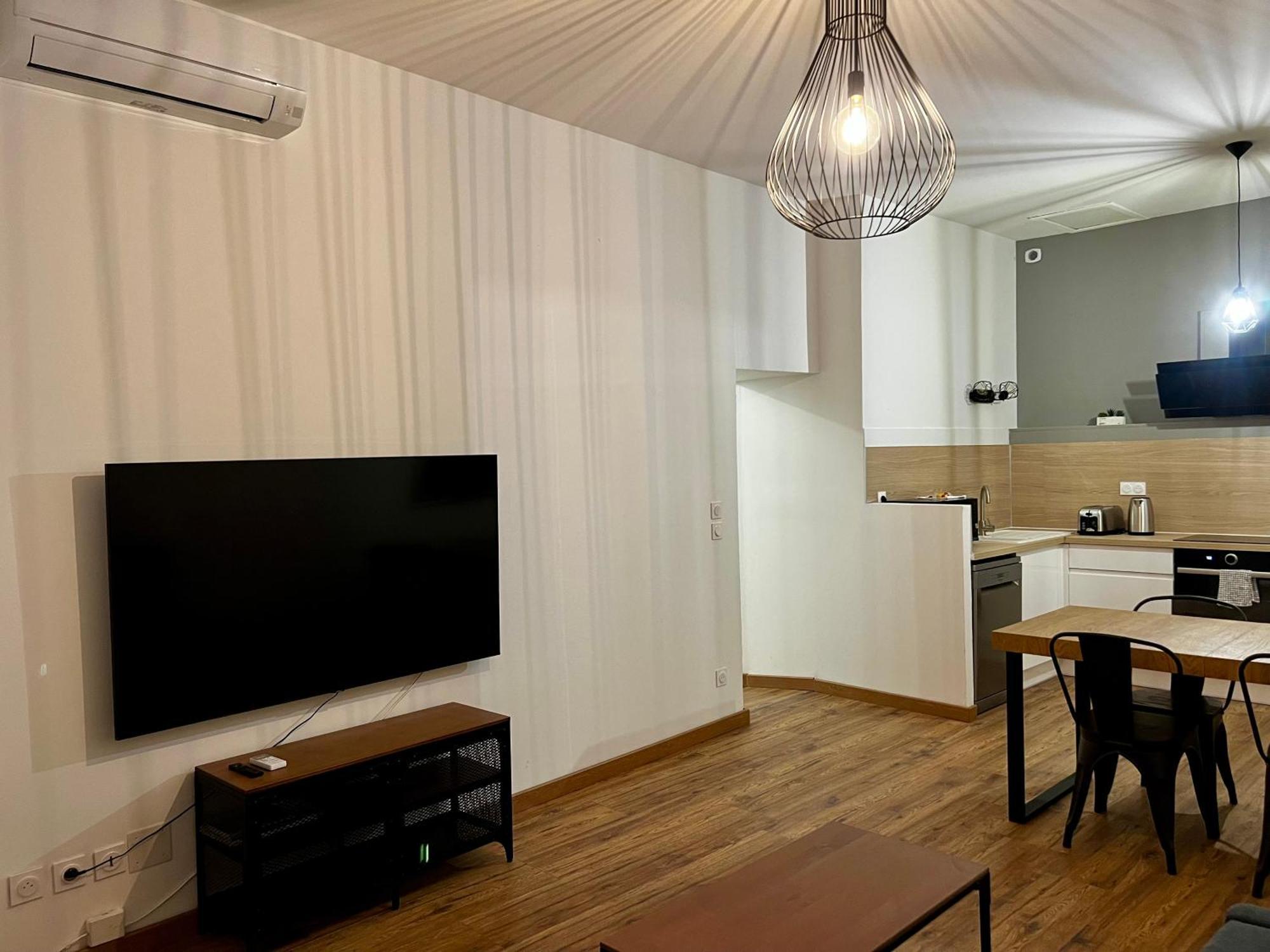 Republique - Grande La Real Apartment แปร์ปินญอง ภายนอก รูปภาพ
